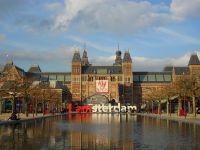 
	Destinatie de vacanta: Amsterdam. Dupa 10 ani si investitii de 400 mil. euro, unul dintre cele mai importante muzee din lume isi redeschide portile
