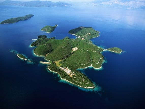 Se vinde insula greceasca Skorpios, evaluata la peste 200 mil. dolari. Madonna, Bill Gates si emirul Qatar-ului au incercat s-o cumpere, dar fara succes