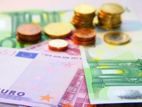 Finantele au atras 581,4 milioane euro prin obligatiuni pe trei ani, la un randament mediu de 2,9%