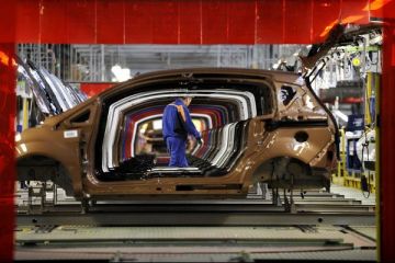 Economia Romaniei merge pe patru roti. Masinile Dacia si Ford au reprezentat jumatate din exporturile care au crescut spectaculos in primele doua luni