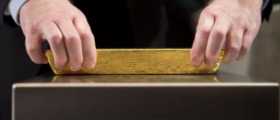 Romanii au pierdut peste 26 mil. euro in 2013 din caderea aurului, vanzarile companiei de turism Mareea nu au scazut dupa accidentul din Muntenegru, iar cel mai bogat om din Europa paraseste Elvetia