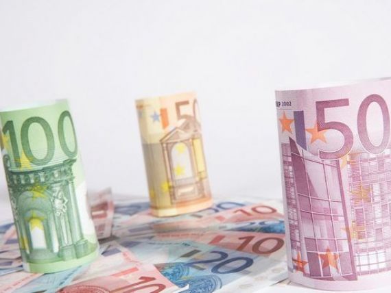 BNP Paribas recomanda investitorilor sa cumpere obligatiuni ale Romaniei cu scandenta in 2020. Cursul a coborat spre 4,38 lei/euro