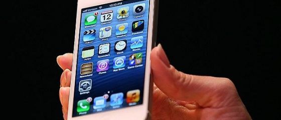 Compania de telefonie mobila care iti da un iPhone 5 gratis, daca duci un telefon vechi