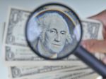 Miliardarul John Paulson, care s-a imbogatit din prabusirea pietei imobiliare in 2007, lanseaza un fond care sa ajute investitorii sa evite taxele