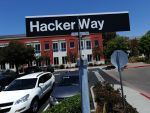 Stilul de la Hollywood se muta in Silicon Valley. Programatorii au, pe langa salariile uriase, soferi si agenti personali