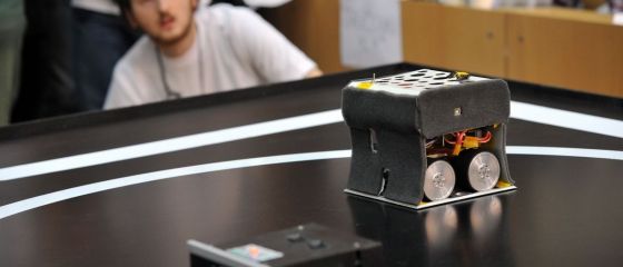 Intrecere intre roboti construiti de studenti. Cel mai scump costa 3.000 de euro