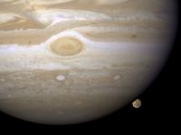 Apa din atmosfera inalta a planetei Jupiter provine de pe o cometa