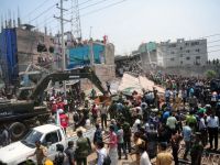 Cel putin 82 de morti si 700 de raniti dupa prabusirea unei cladiri in Bangladesh