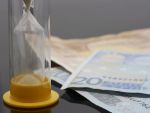 Fondurile straine fac bancilor din Grecia oferte umilitoare , similare celor din Romania, pentru creditele neperformante