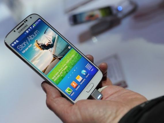 Isteria Galaxy S4. Samsung nu face fata cererii pentru noul model, in urma promovarii agresive