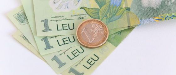 Cursul a coborat sub 4,35 lei/euro la finalul sesiunii interbancare