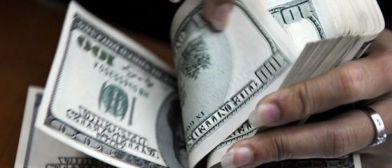 Bancnota de 100 de dolari isi schimba infatisarea