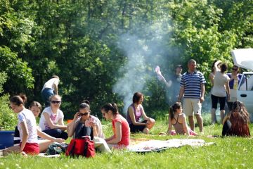 Va pregatiti de picnic? Riscati amenzi de 5.000 lei daca aprindeti gratare in spatii neamenajate