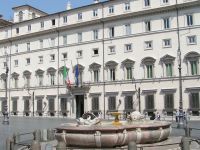 Impuscaturi in fata sediului Guvernului italian