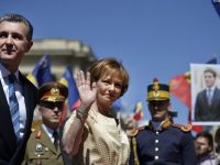 Principele Radu si Principesa Margareta, intampinati la Chisinau cu manifestatii