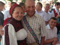 Presedintele Basescu participa la Sambra Oilor , in Satu-Mare
