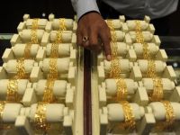 
	Apetitul indienilor pentru aur impinge tara in criza. Banca centrala restrictioneaza importul de metale pretioase
