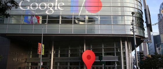 Actiunile Google au depasit pentru prima oara 900 de dolari pe unitate