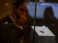 Cel mai mare diamant pur incolor din lume, vandut cu pret record de 26,7 mil. dolari