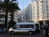 Un barbat a fost arestat la Festivalul de la Cannes, dupa ce a tras doua focuri de arma in aer