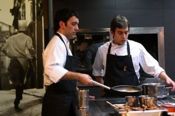 Mananci in oras si platesti muncind. Metoda gasita de un restaurant din Spania sa-i ajute pe clientii saraci