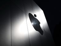 
	Apple a conspirat cu alte companii pentru a creste preturile cartilor electronice - justitie
