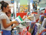 Din 2014 elevii vor avea manuale noi, in varianta tiparita, digitala si online