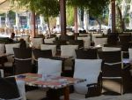 Castigatorii unor licitatii de autostrazi de 900 mil. euro, tinuti la secret, cele mai in voga restaurante de pe litoral sunt conduse de un manager de 23 de ani, iar Twitter introduce un sistem anti-hacking