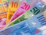 Francul elvetian, la minimul ultimilor 2 ani, o fabrica romaneasca post-comunista vinde sute de mii de produse catre gigantul Tesco, iar moneda virtuala Bitcoin e mai puternica decat supercomputerele