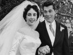 Rochia de mireasa pe care Liz Taylor a purtat-o la prima nunta, scoasa la licitatie