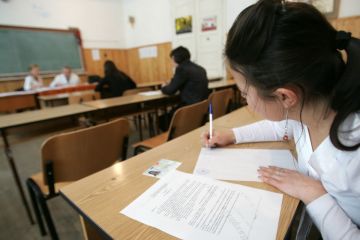 Dau examenul de Bacalaureat pe o meserie. Tinerii mizeaza pe experienta in campul muncii, in defavoarea studiilor