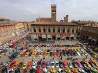 
	Lamborghini a sarbatorit cea de-a 50-a aniversare printr-o parada spectaculoasa pe strazile Italiei. FOTO
