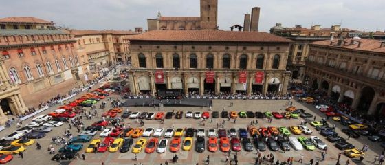 Lamborghini a sarbatorit cea de-a 50-a aniversare printr-o parada spectaculoasa pe strazile Italiei. FOTO