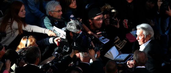 Fostul sef al FMI, Dominique Strauss-Kahn, pe covorul rosu, la Cannes