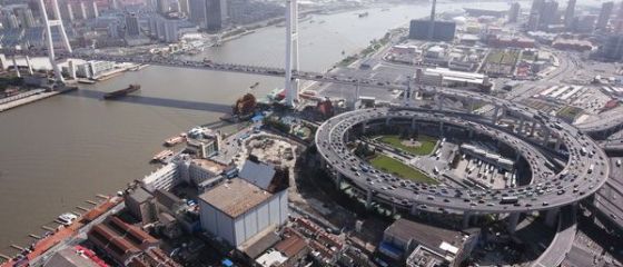 A doua cea mai mare economie a lumii se transforma din temelii. China construieste 300.000 km de drumuri, in 2 ani