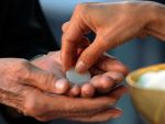 Criza alimentelor din Venezuela lasa Biserica Catolica fara vin si faina pentru anafura
