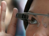 
	Ochelarii Google nu vor avea deocamdata controversata functie de recunoastere faciala
