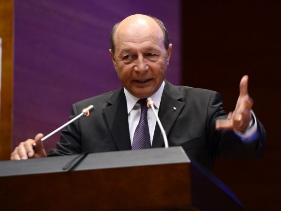 Basescu: Deja avem prea multe privatizari ratate, prea multe declaratii si prea putina concentrare. Poate devenim candidat serios la zona euro in 2017-2018