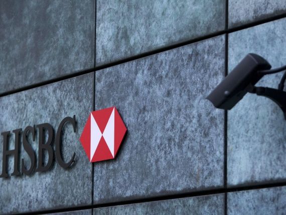 HSBC a angajat un fost sef al spionilor britanici, MI5, pentru a coordona masurile impotriva spalarii banilor