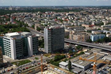 Lux in cizme de cauciuc. Zonele rezidentiale ale marilor orase au infrastructura din Evul Mediu