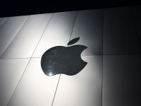 Apple, acuzata ca a impus conditii incorecte operatorilor telecom din Europa. CE ancheteaza contractele de distributie