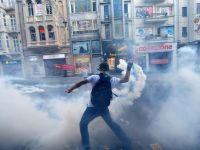 Mii de manifestanti au ocupat Piata Taksim. MAE recomanda romanilor din Istanbul sa evite zona centrala a orasului