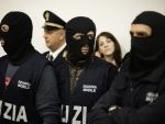 Sase membri Camorra, acuzati de rapirea unui roman, arestati la Napoli