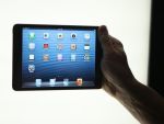 Apple, atacat cu propria inventie. Cum o foloseste Microsoft pe Siri ca sa se razbune pe rivalul sau VIDEO