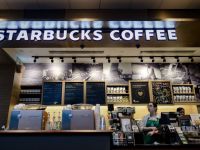 
	Starbucks, acuzata ca prepara cafeaua cu apa de la toaleta
