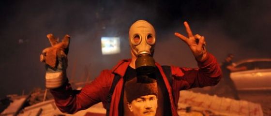 Turcia in haos, pentru a 5-a zi consecutiv. Doua persoane au murit. Sindicatele au declansat greva generala