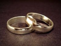Noua Constitutie nu va permite casatoria intre persoane de acelasi sex: Familia se intemeiaza pe casatoria liber consimtita intre un barbat si o femeie