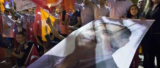 Sansele economiei turce de a deveni un star vs. violentele care au pus stapanire pe Istanbul