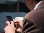 Analist: Apple ar putea lansa, in iulie, un iPhone low-cost