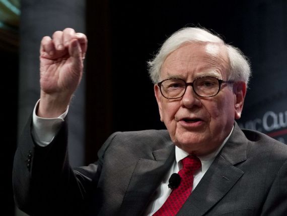 O licitatie pentru o intalnire cu Warren Buffett a atras 1 milion de dolari pentru o fundatie caritabila